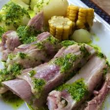 Papas, costillas y piña